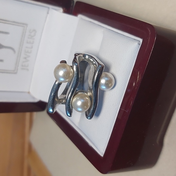 Jewelry - Modernist Silvertone Faux Pearl Chunky Ring Size 7